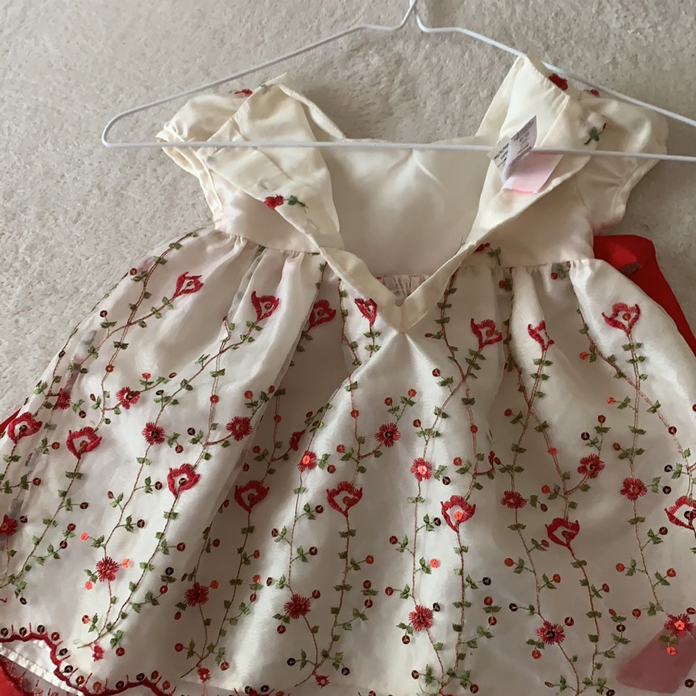 La Princess dress for a 12 months old baby girl. - Picture 6 of 8